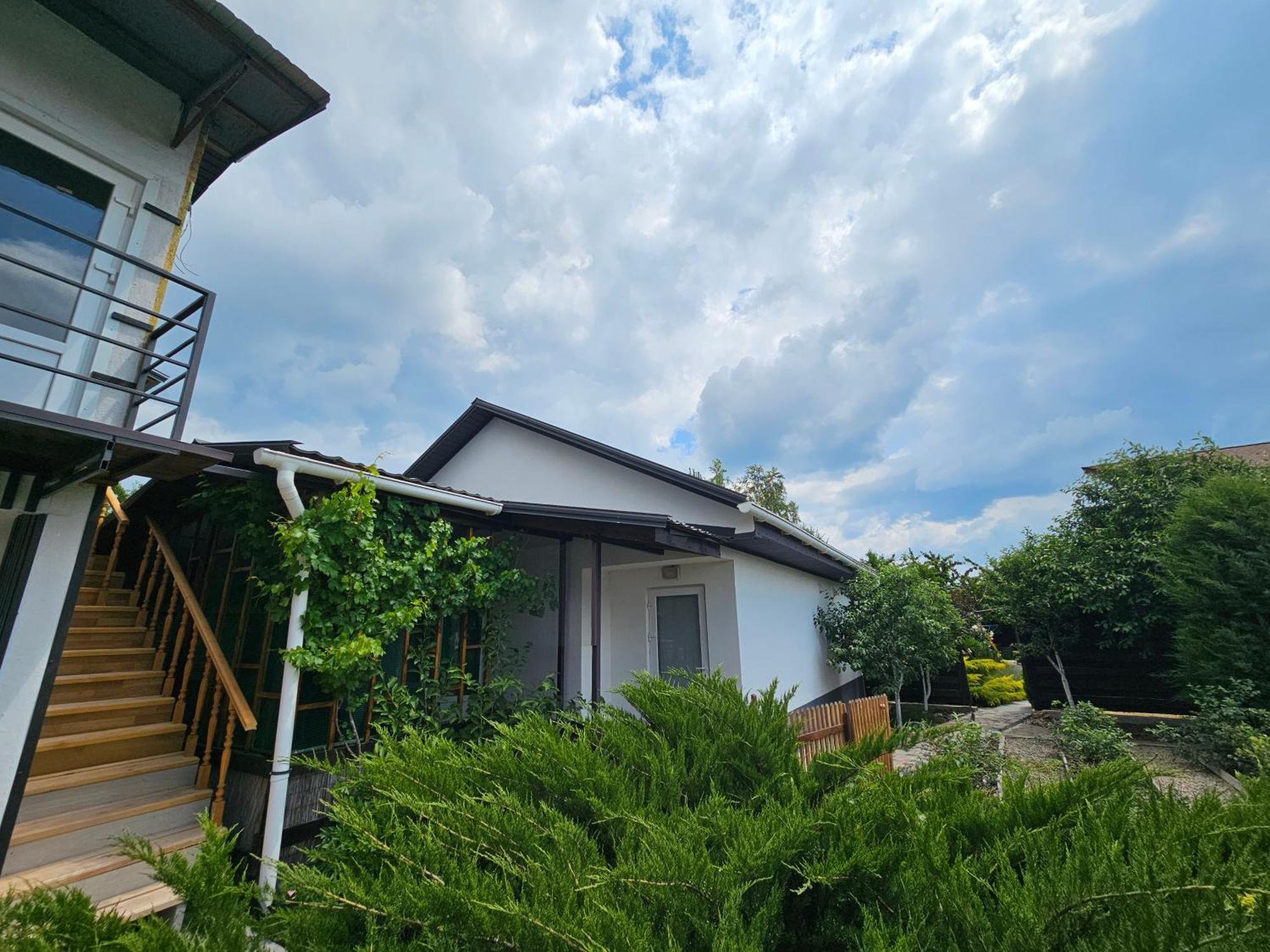 Guest House Filin Karolino-Buhaz Exterior photo